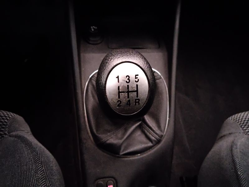 GuidiCar - ALFA ROMEO 147 147 - 1.6i 16V Twin Spark cat 5p. Distinctive